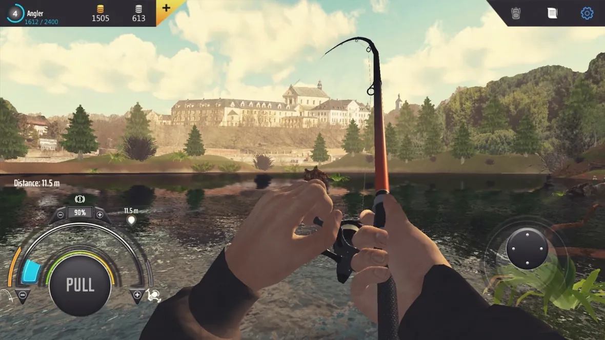 Professional Fishing: mãos no molinete a puxar, castelo no alto da colina e Distance 11.5 m