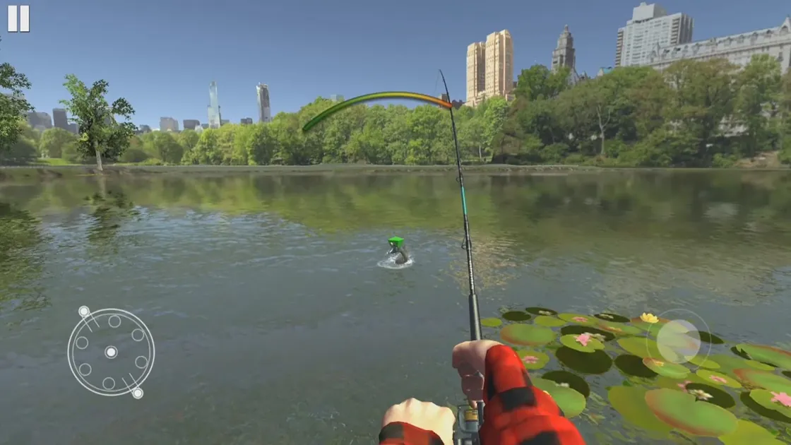 Ultimate Fishing Simulator: arco do lançamento desenhado sobre o lago, prédios de Nova Iorque ao fundo